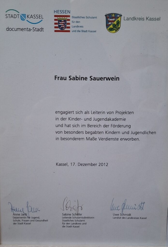 Würdigung durch Frau Janz, Frau Schäfer, Herrn Schmidt